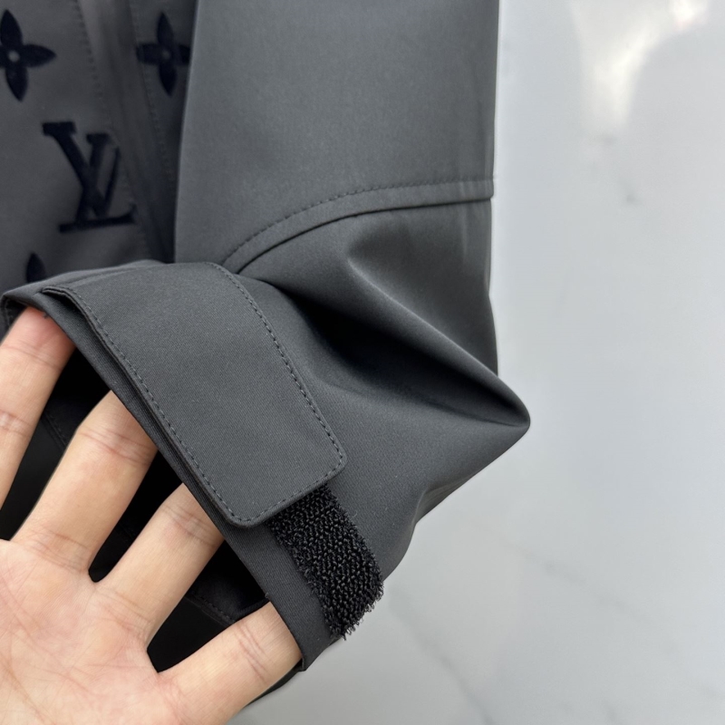 l0vis Vvtt0n outwear